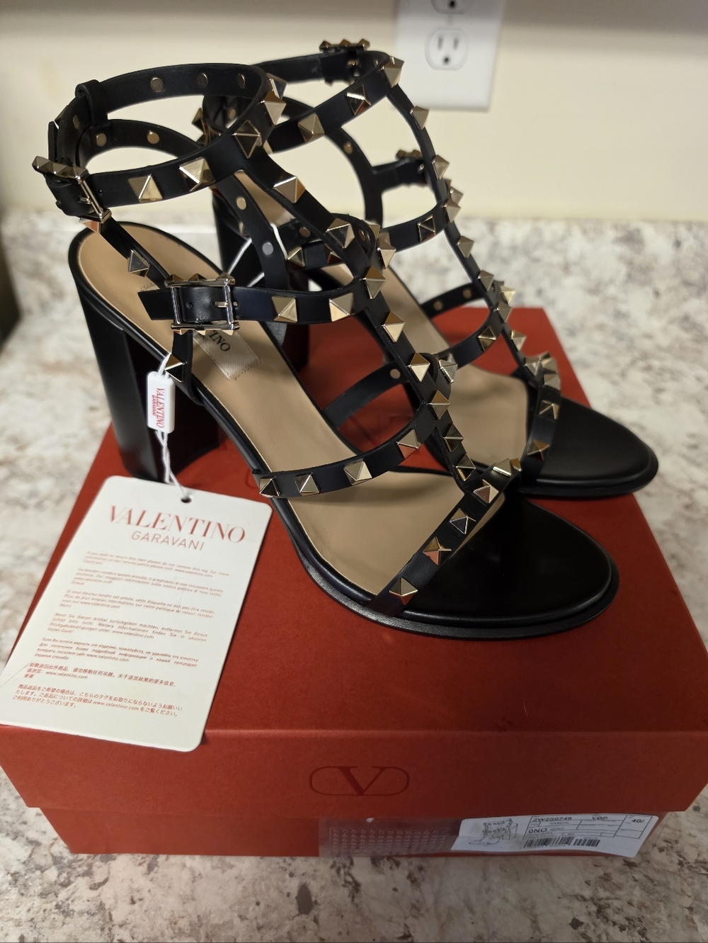 Valentino Garavani Rockstud 90mm Sandals